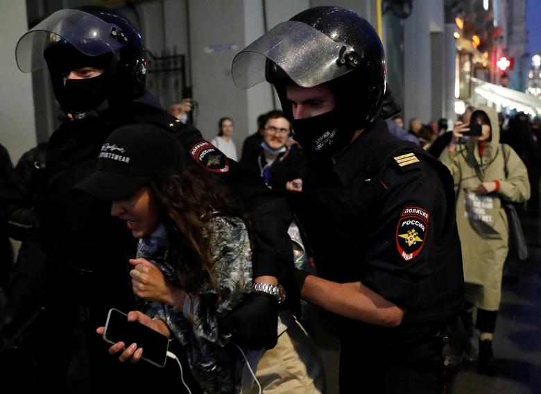 بازداشت معترضان در مسکو