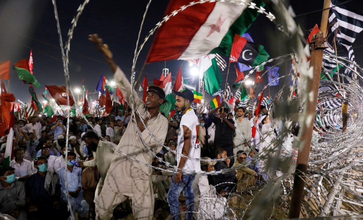 مردم کراچی خواستار استعفای نخست وزیر