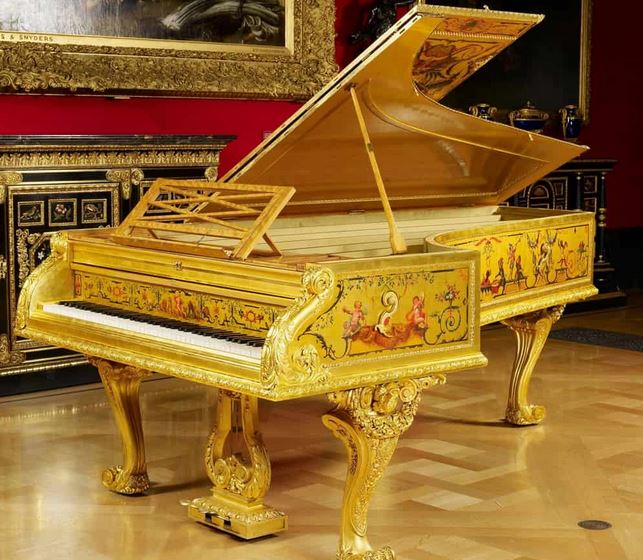 پیانوی طلایی ملکه الیزابت