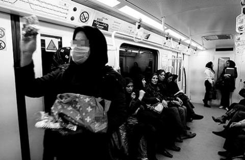 دیوار کوتاه زنان دستفروش متروی تهران/ مجبوریم به دل خطر بزنیم