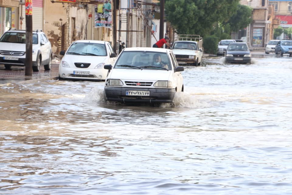 خوزستان زیر آب/ ورود فاضلاب به منازل/ خطر فرو ریختن خانه‌های مناطق حاشیه‌نشین