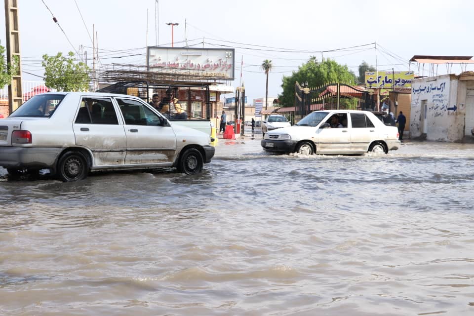 خوزستان زیر آب/ ورود فاضلاب به منازل/ خطر فرو ریختن خانه‌های مناطق حاشیه‌نشین