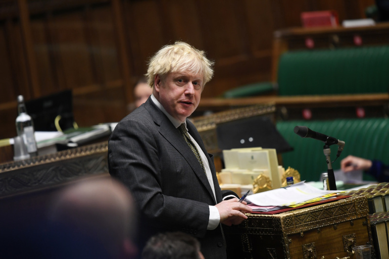 گیج شدن نخست‌وزیر بریتانیا در پارلمان: اعتراض کشاورزان یا درگیری با پاکستان؟