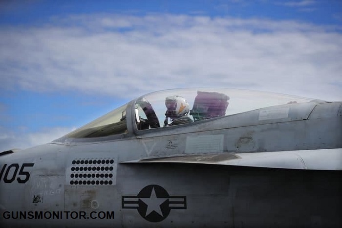 تجهیزات جالب یک خلبان؛ از زیرپوش تا حلقه ازدواج! (+عکس)