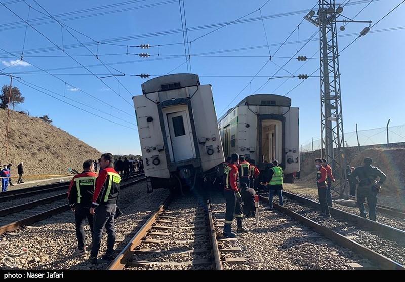 برخورد دو قطار در خط پنج مترو تهران /متروی کرج-تهران تعطیل شد +عکس و فیلم