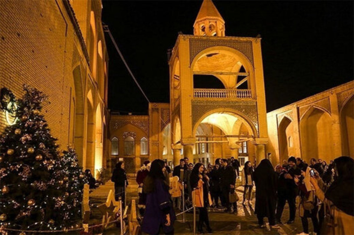 جشن سال نو میلادی در محله جلفای اصفهان (فیلم)