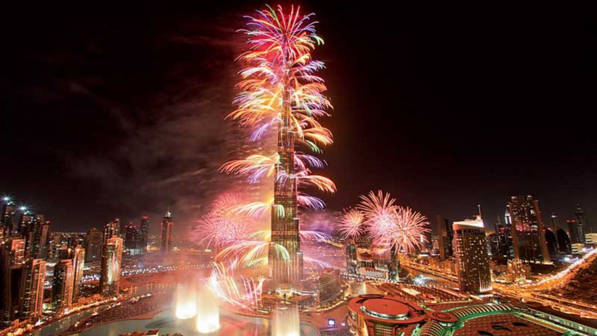 آتش بازی برج خلیفه دوبی لحظه ورود به سال ۲۰۲۲ (فیلم)