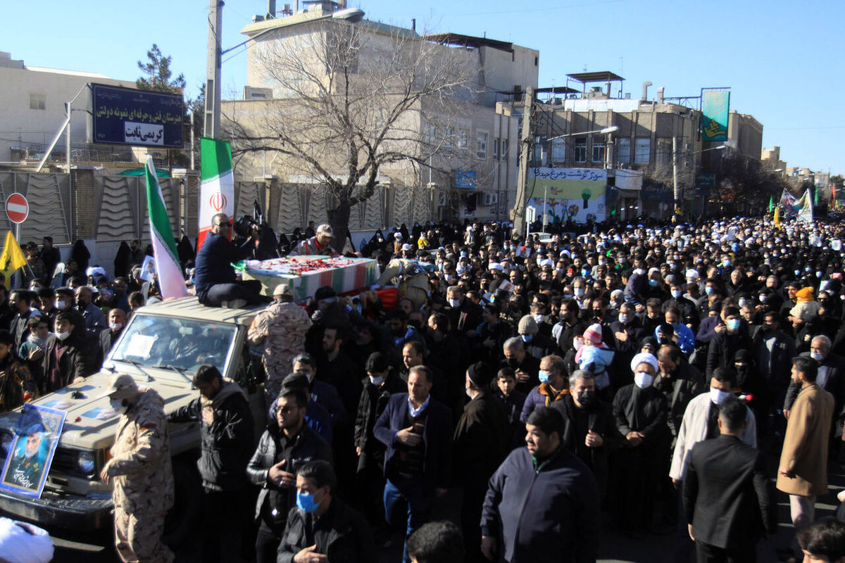 تشییع ۱۳ شهید گمنام در مصلای تهران
