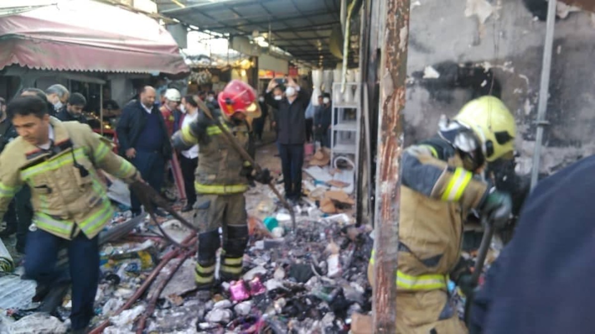 حادثه در تهران/ 2 کشته و 8 مصدوم بر اثر آتش‌سوزی در بازار گل محلاتی