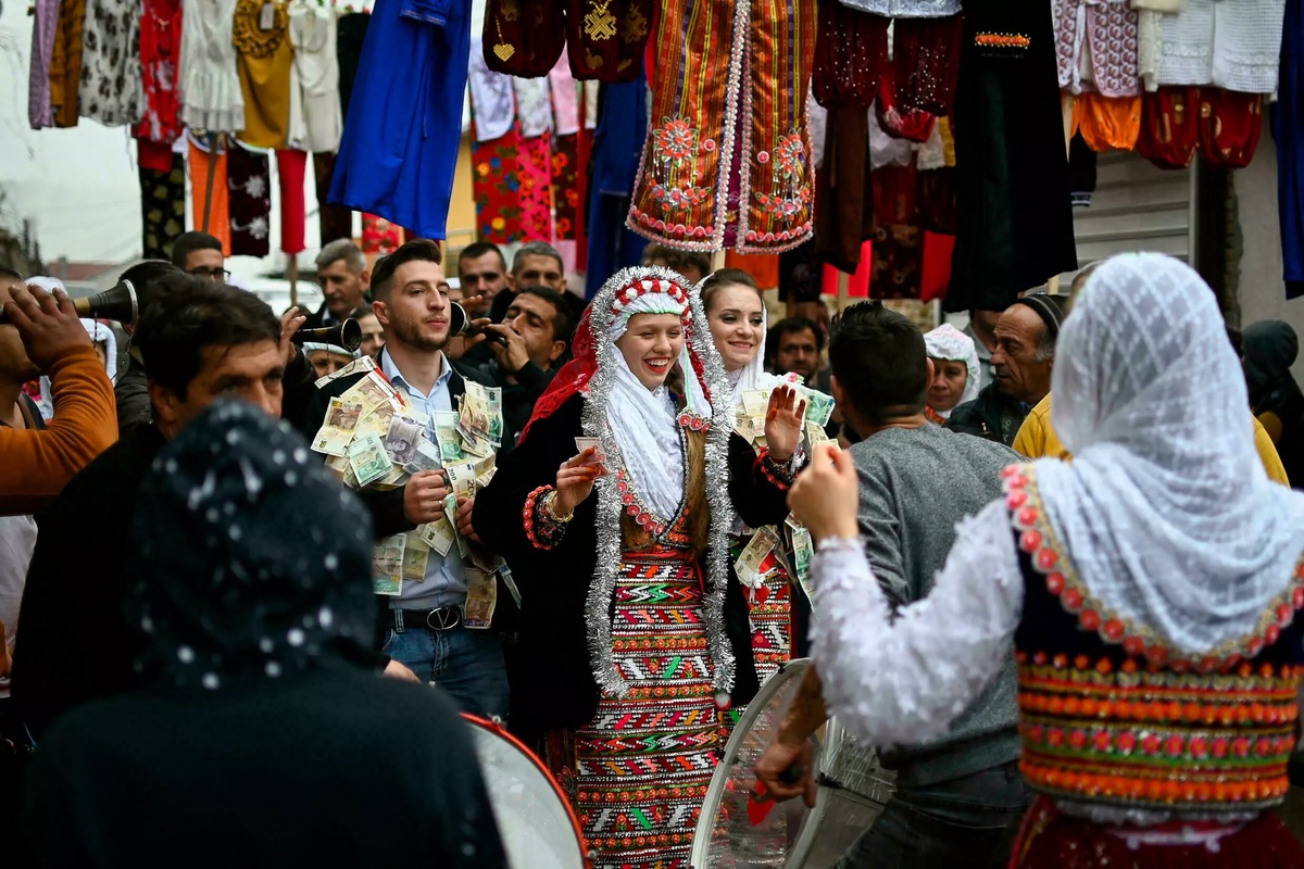 بلغارستان؛ احیاء مراسم سنتی عروسی قوم مسلمان (عکس)