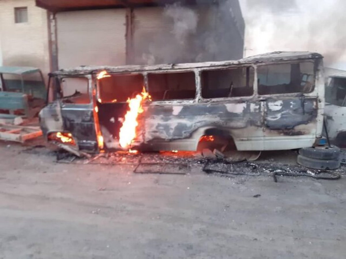 فوت یک بی‌خانمان در پی آتش سوزی اتوبوس اسقاطی در ملایر همدان