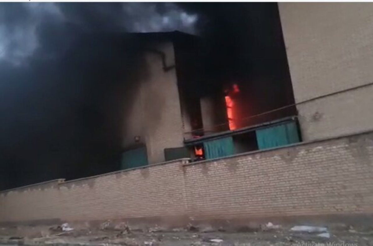 آتش‌سوزی در یک واحد شیمیایی شهرک صنعتی در البرز