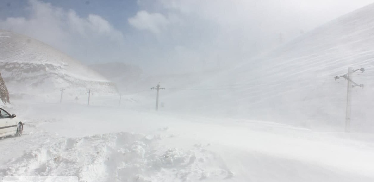 برف و کولاک راه ارتباطی ۱۰۰ روستای کردستان را بست