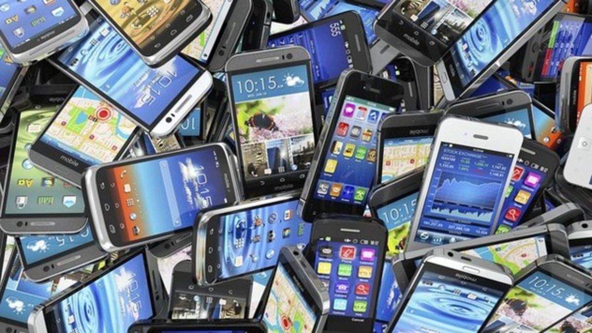 تکذیب ممنوعیت واردات گوشی بالای ۶۰۰ دلار
