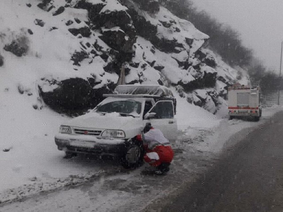 امدادرسانی هلال احمر  در ۳۰ استان برف و سیل زده