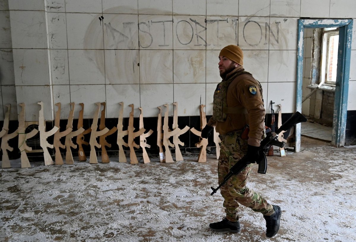 تمرین نظامی شهروندان اوکراین برای مقابله با حمله احتمالی روسیه (عکس)