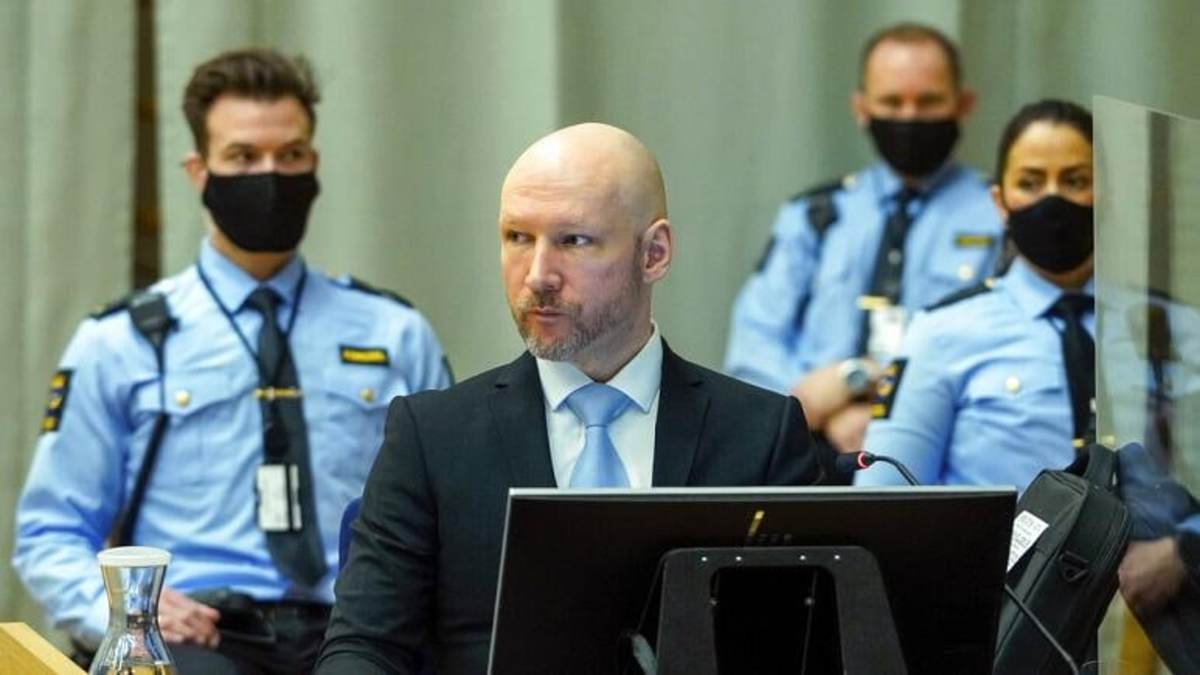 نروژ / مخالفت با آزادی نژادپرست قاتل 77 نفر
