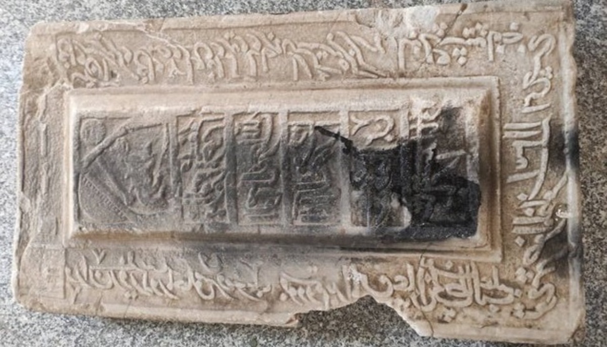 شناسایی سنگ قبر ۳۱۲ ساله در همدان