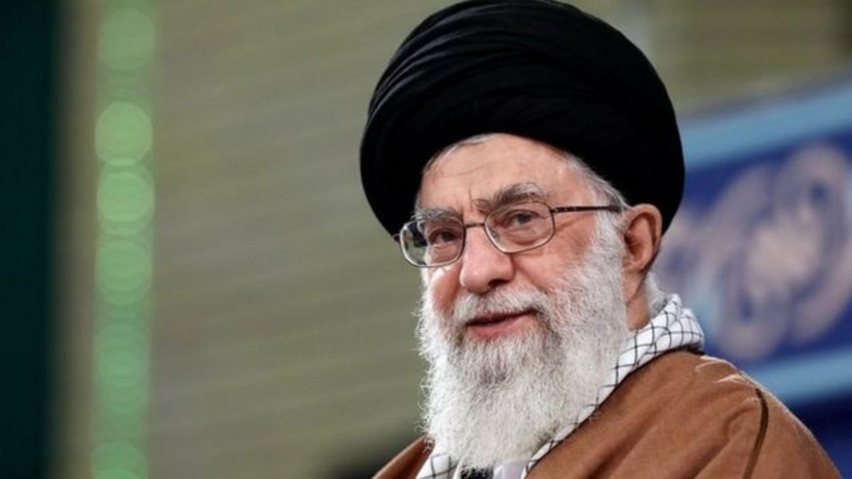 سخنان آیت‌الله خامنه‌ای در اولین سالگرد پیروزی انقلاب در بهمن ۵۸ (فیلم)