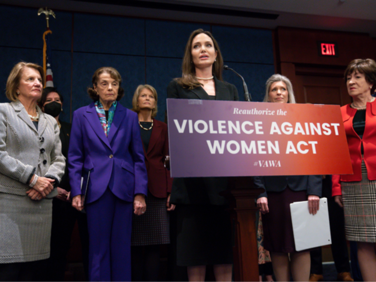 آمریکا؛ قانون جدید خشونت خانگی/حمایت آنجلینا جولی
