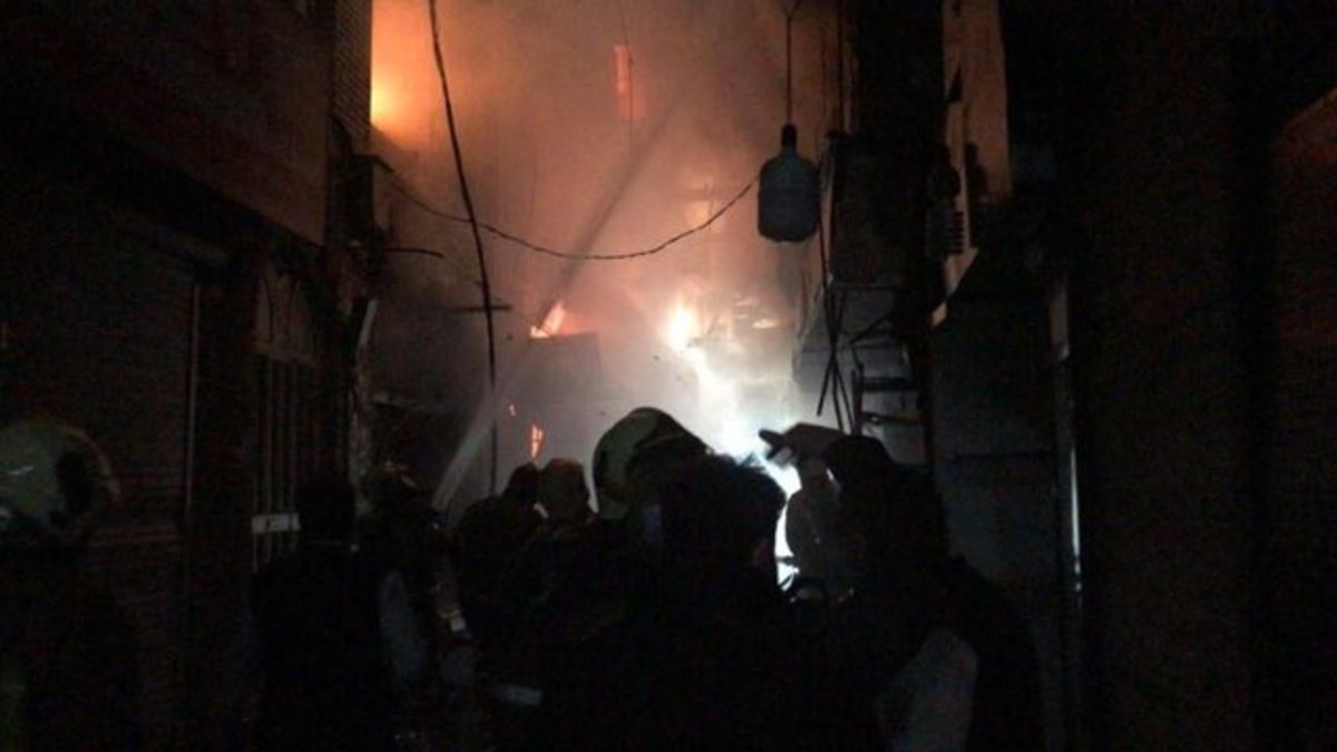 جزئیات آتش سوزی در بازار تهران / آسیب به 30 مغازه/ یک مصدوم