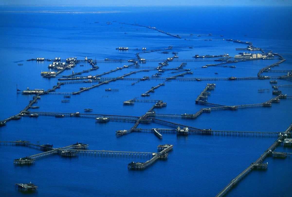 نفت داشلاری؛ یکی از متفاوت ترین شهرهای جهان در دریای خزر (+عکس)