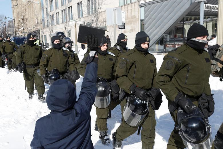 اقدان پلیس اوتائا در برابر معترضان به محدودیت های کرونایی