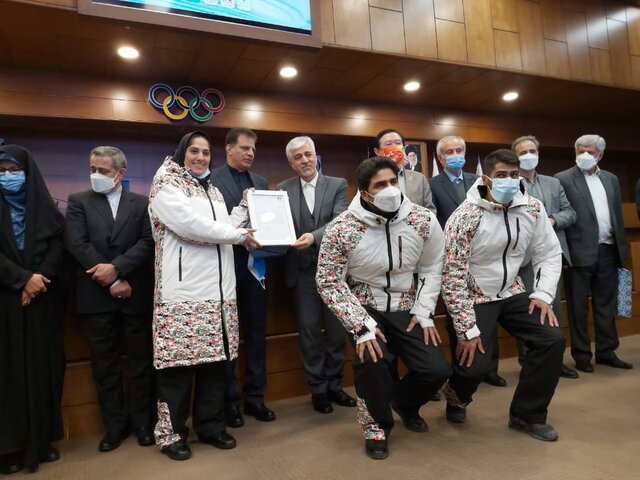 رونمایی از لباس ایران در المپیک زمستانی ۲۰۲۲ / عاطفه احمدی و ستار صید پرچمدار شدند