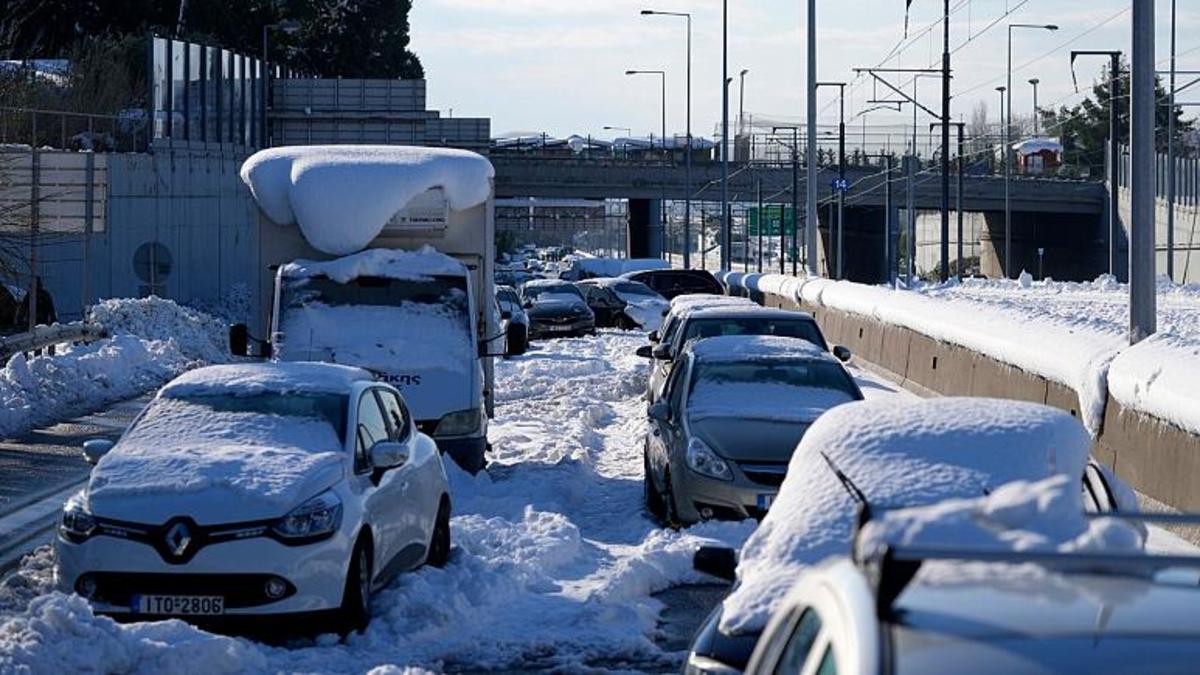 عذرخواهی نخست وزیر یونان به خاطر کوتاهی در حل مشکلات برف