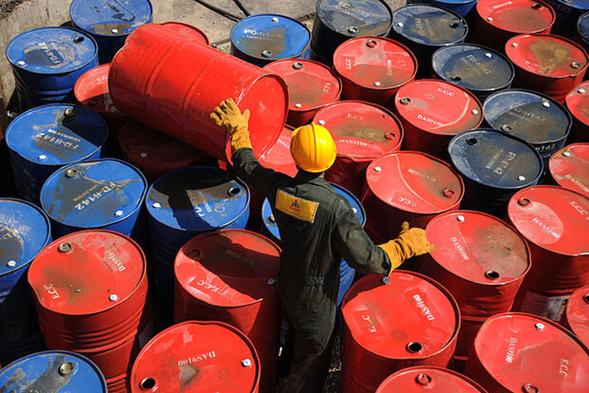 نماینده تهران: امکان صادرات روزانه دو میلیون و ۷۰۰ هزار بشکه نفت در سال آتی وجود ندارد