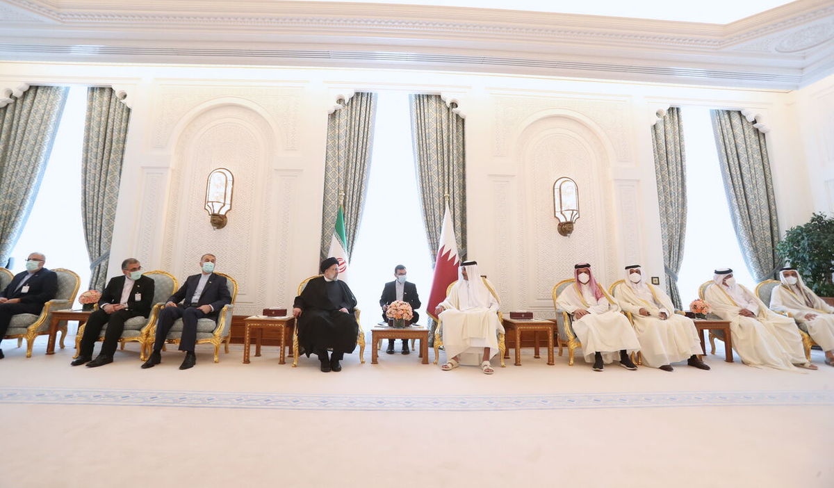 امیر قطر در دیدار رئیسی: اجازه نخواهیم داد هیچ مساله‌ای مانع گسترش روابط با ایران شود