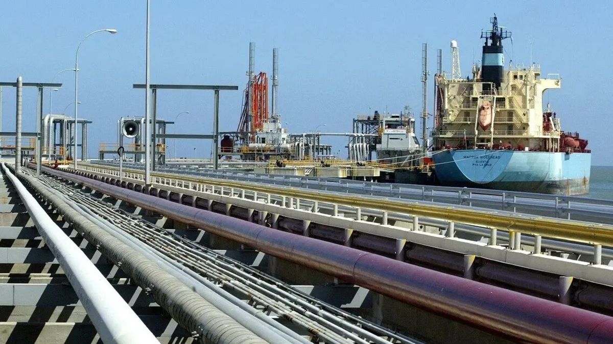 توقیف ۲ نفتکش حامل نفت ایران توسط آمریکا