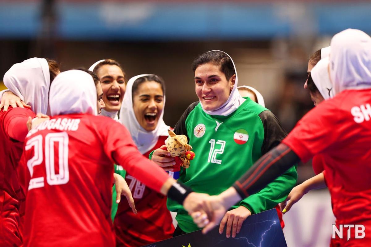لحظه سال تحویل دختران هندبال ایران در قزاقستان