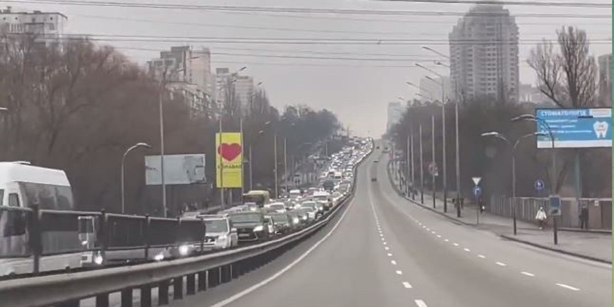 ترافیک در خروجی‌های پایتخت اوکراین (فیلم)