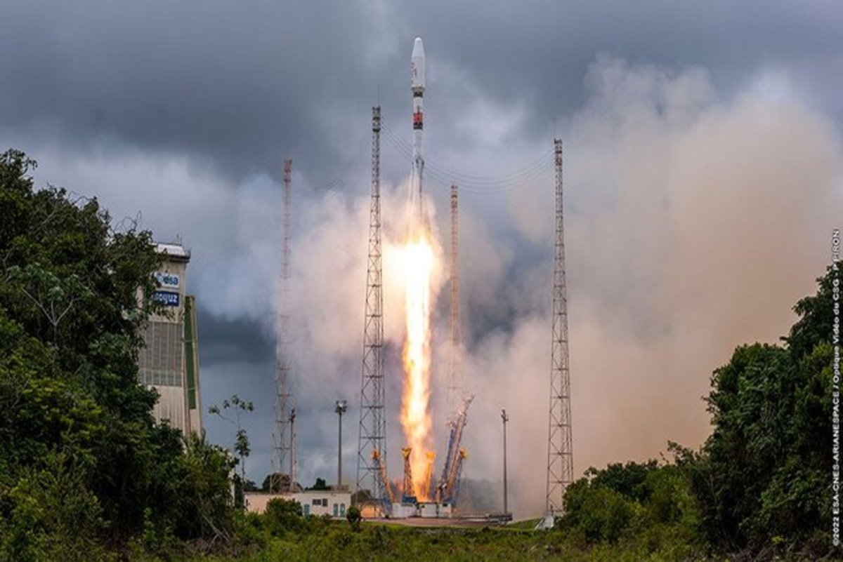 جواب روسیه به فرانسه/ توقف پرتاب موشک فضایی