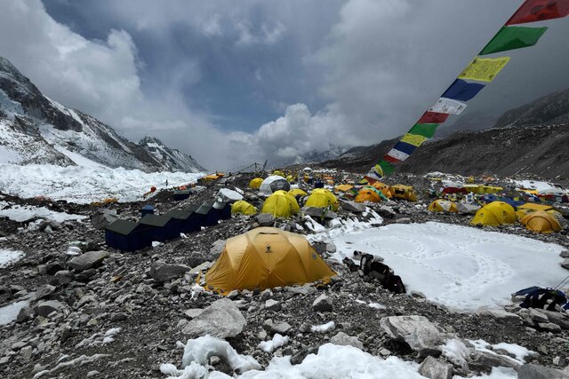 هیمالیانورد ایرانی کرونا گرفت / وضعیت بحرانی کوهنوردان اورست