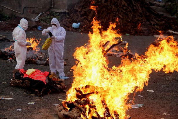تصاویر غم انگیز از هند/ کرونای هندی آتش بر جان مردم زده است