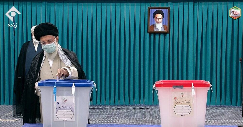 مقام معظم رهبری  رأی خود را به صندوق انداختند +عکس