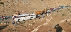 انتقال 4 نفر از مصدومان حادثه واژگونی اتوبوس به فرودگاه ارومیه