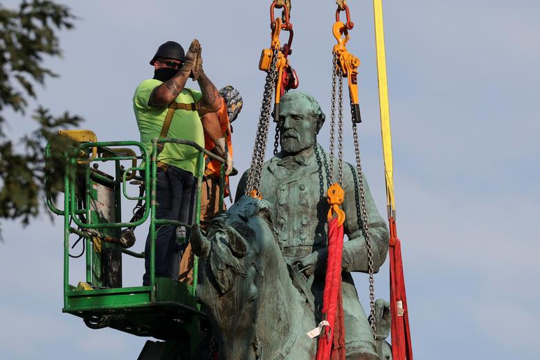 حذف مجسمه دوران برده داری آمریکا (عکس)