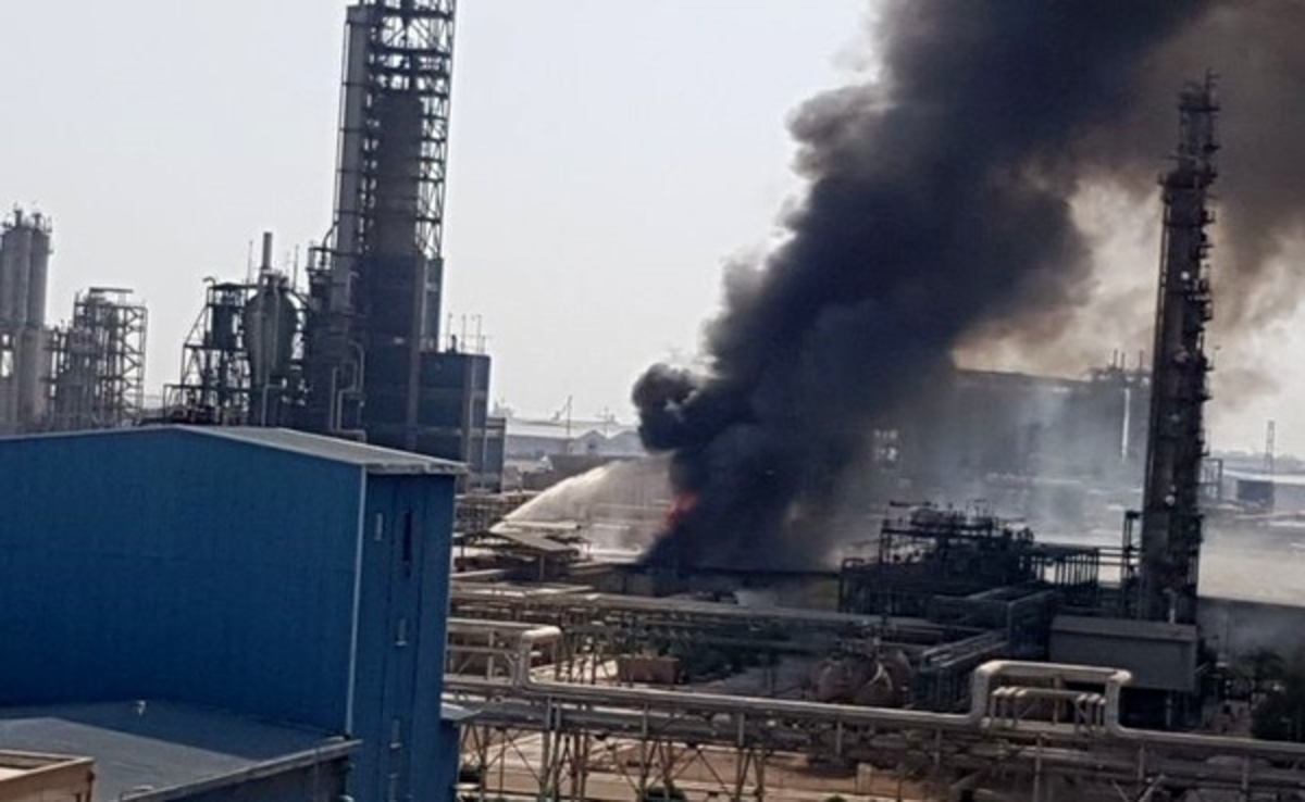 مهار آتش‌سوزی در پتروشیمی امیرکبیر ماهشهر