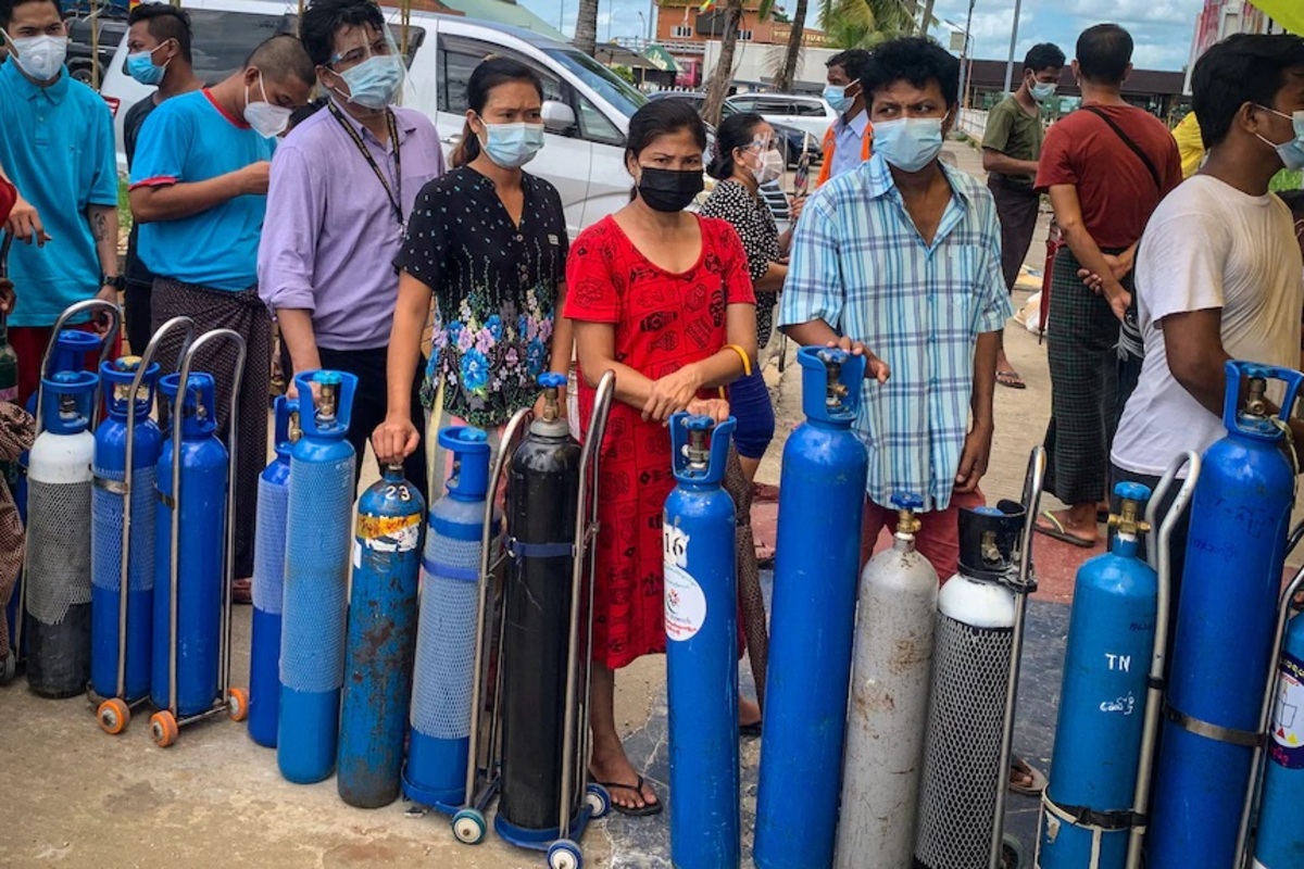 کادر درمان میانمار: حکومت نظامی اکسیژن احتکار می‌کند/ صف مردم برای سوزاندن جنازه‌ها