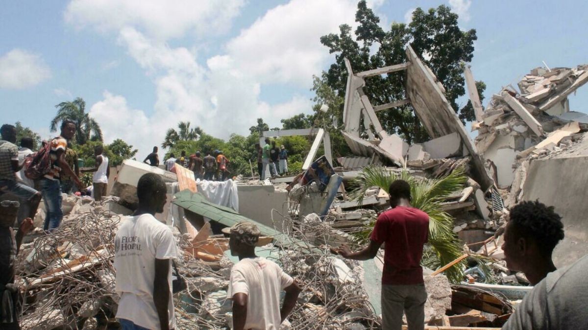 شمار قربانیان زلزله هائیتی به ۱۳۰۰ نفر رسید