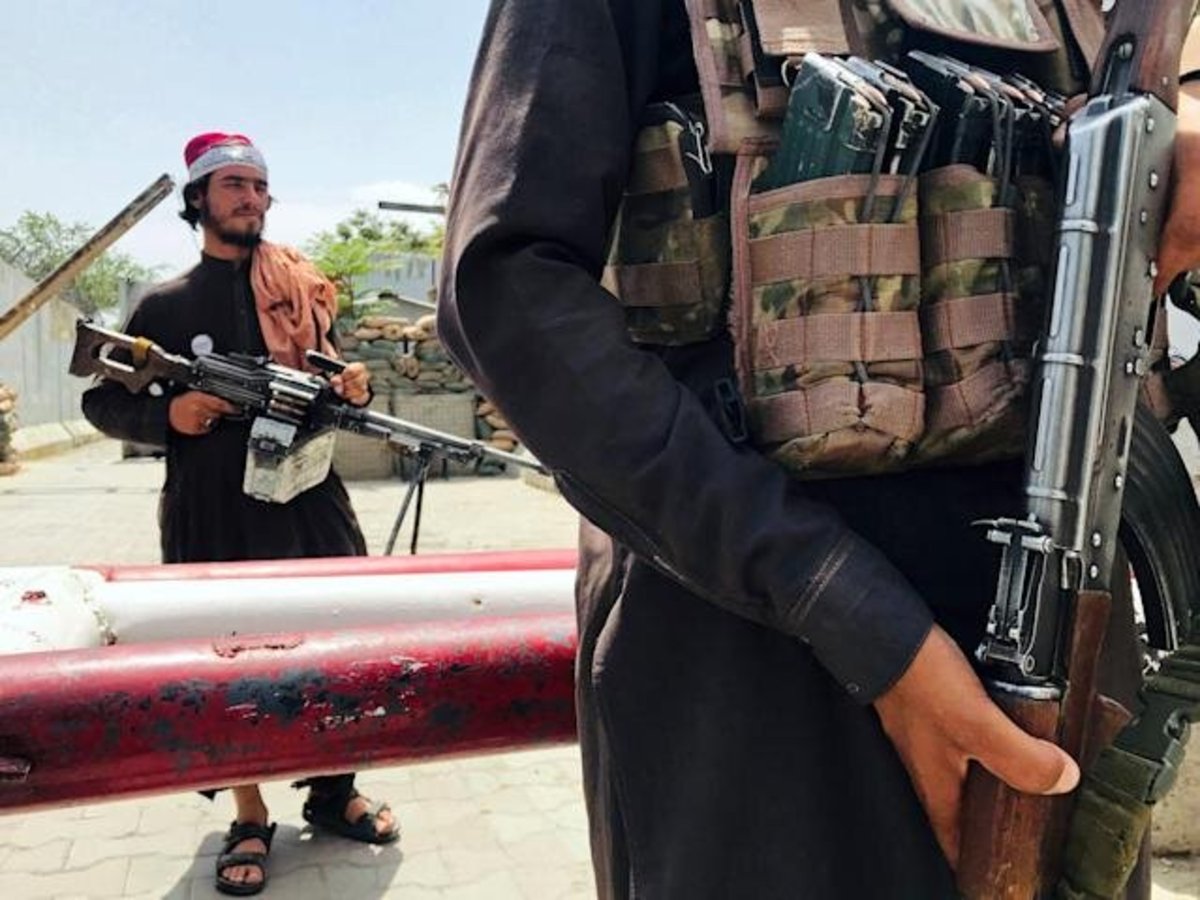 ایست‌های بازرسی طالبان در کابل، تجسس تلفن‌های همراه