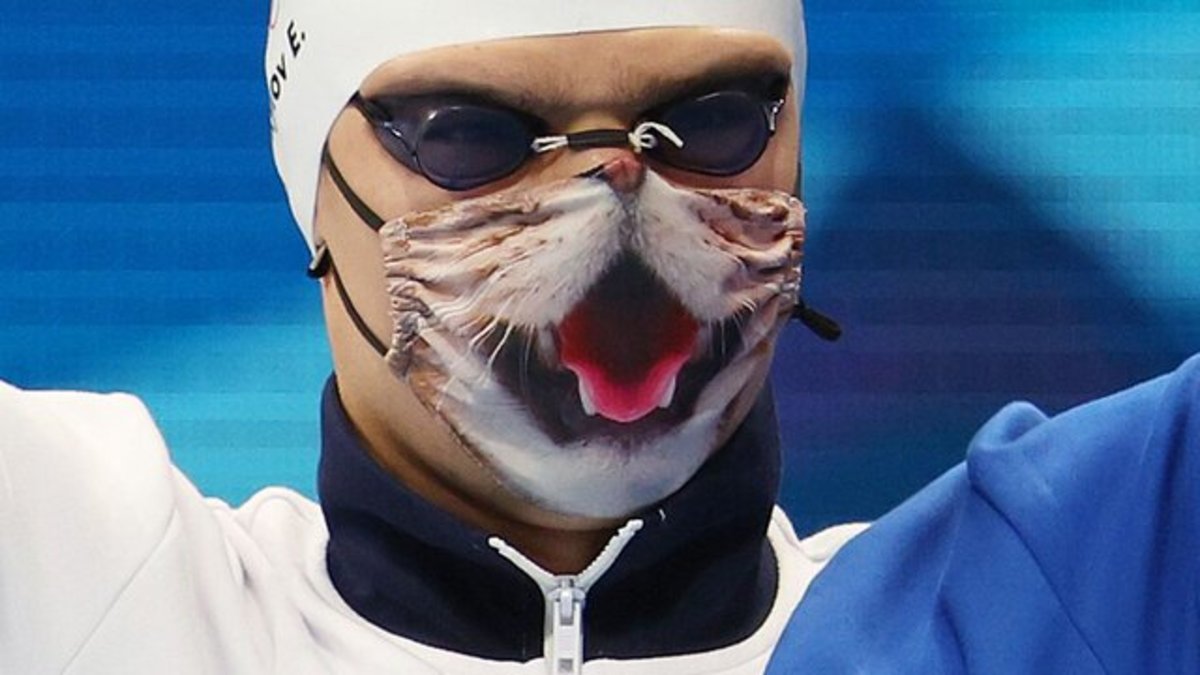 به ورزشکار روس اجازه ندادند با ماسک گربه به مراسم جوایز برود