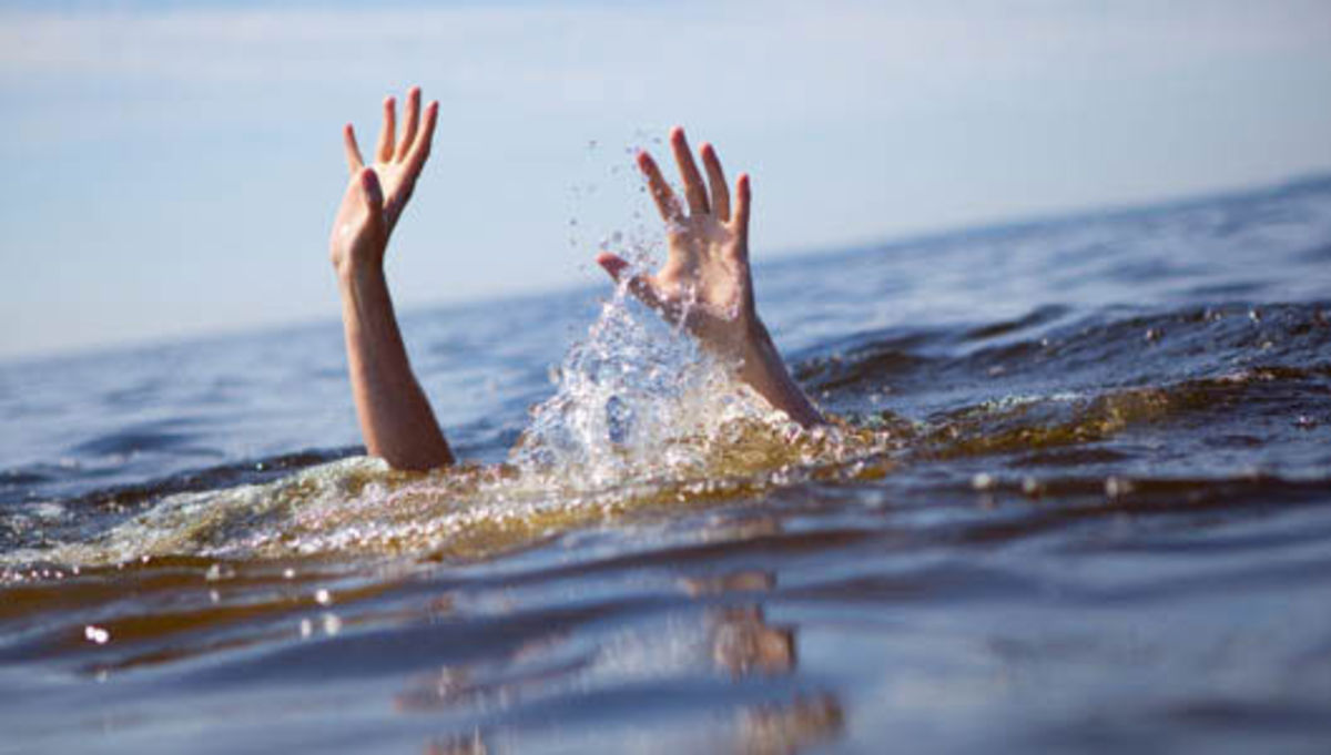 مازندران/ نوجوان 14 ساله را امواج 3 متری در سواحل سرخ‌رود با خود برد