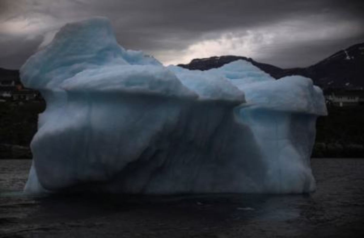 قاب‌های تماشایی از کوه‌های یخی در گرینلند (عکس)
