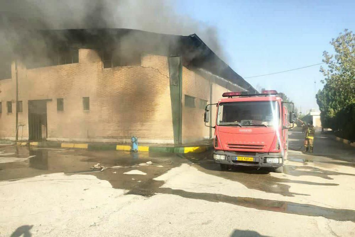 آتش‌سوزی کارخانه سیمان در پاکدشت مهار شد