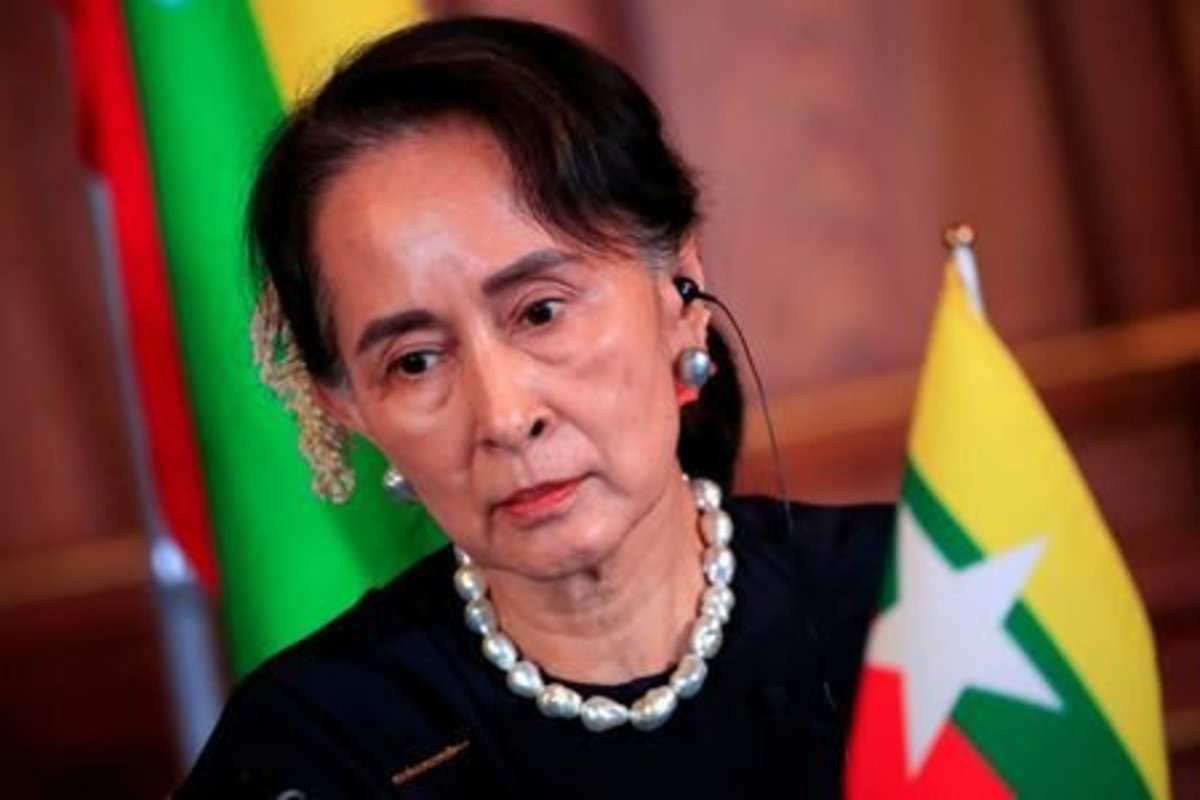 رهبر برکنار شده میانمار به اتهام فساد محاکمه می‌شود