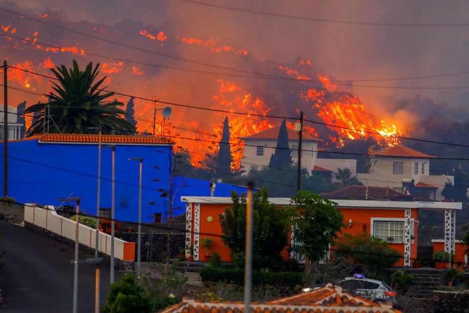 فوران آتش فشان جزایر قناری (عکس)/ تخلیه 5 هزار نفر از منطقه
